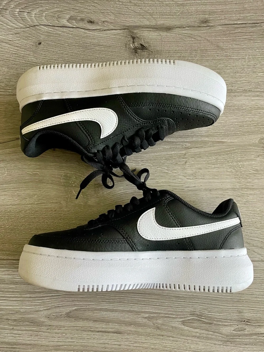Nike women’s Court Vision Alta